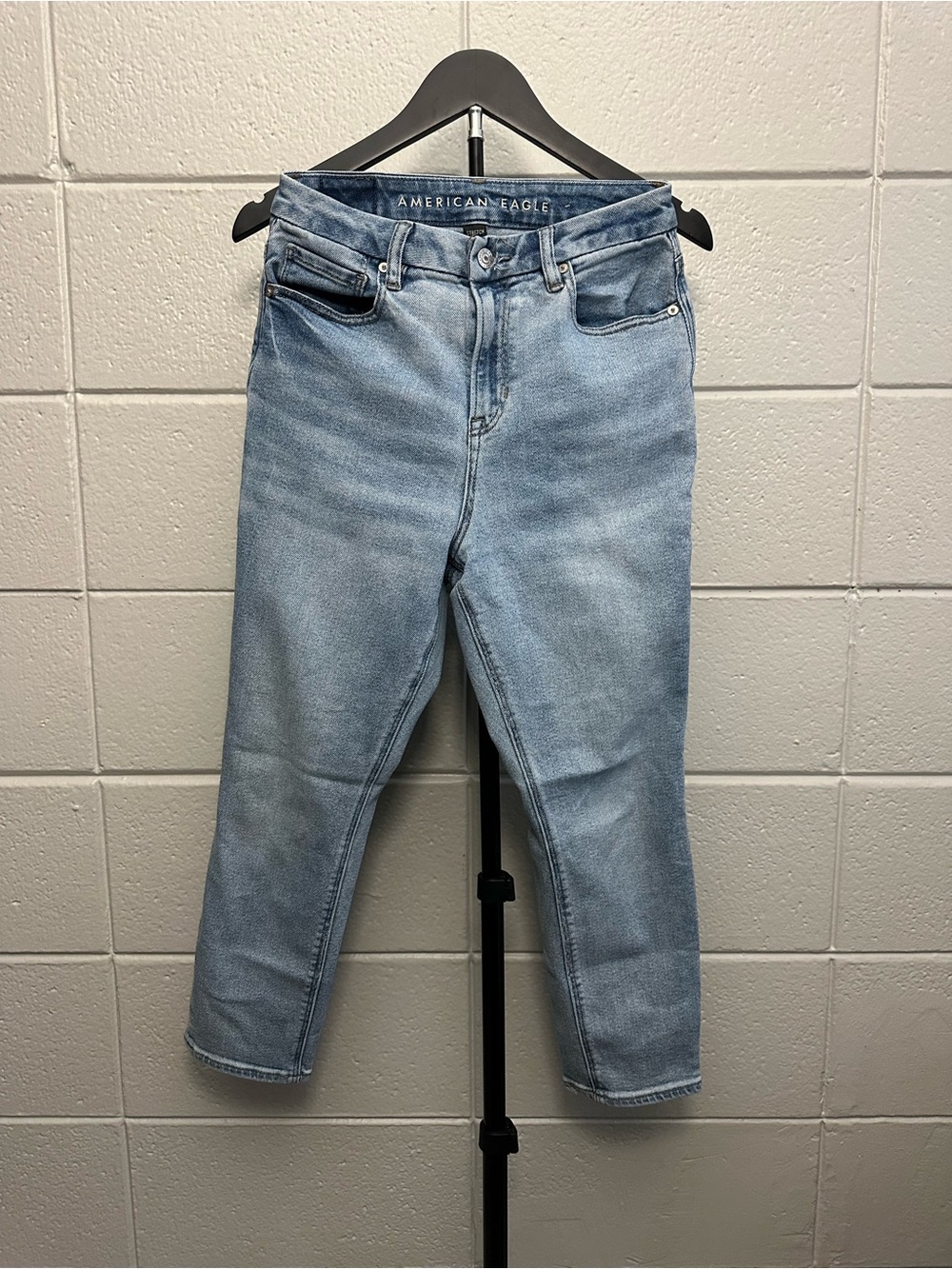 American Eagle Outfitters Light Blue Cropped Women’s Jeans